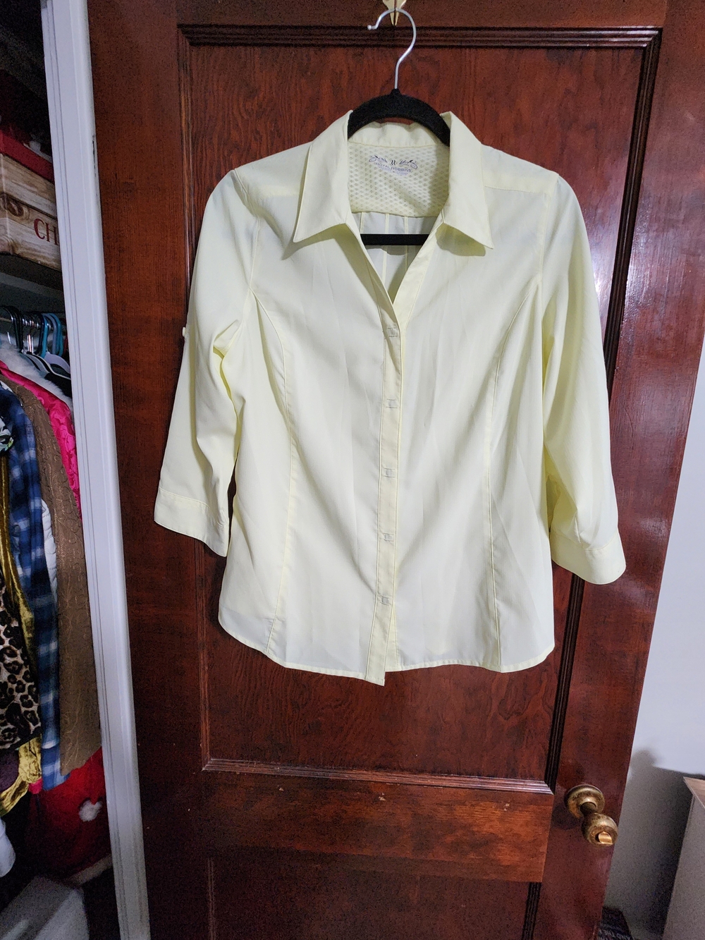 NWOT Royal Robbins Yellow Lightweight Hiking Travel Vented Button Up Shirt M